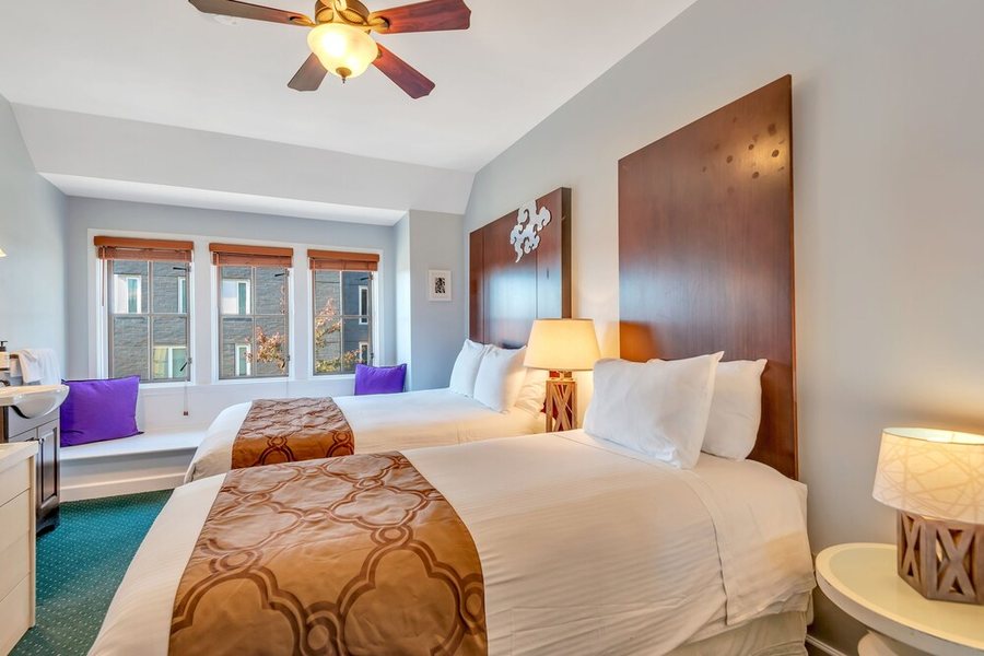 College Inn Hotel — Guest room