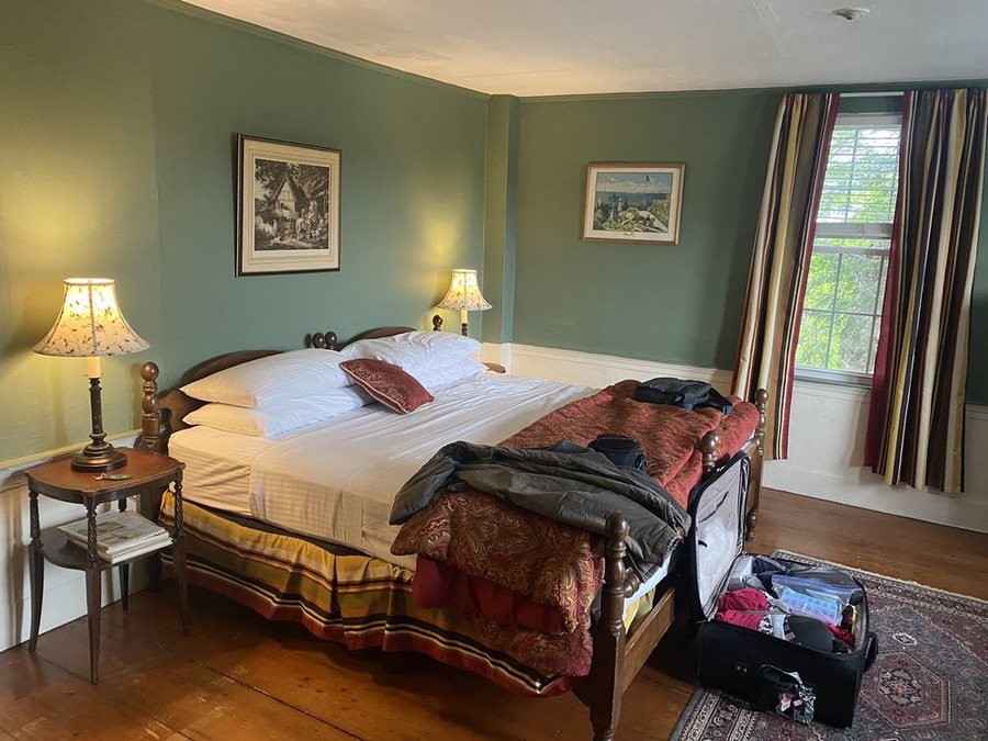 Colonel Williams Inn — Guest room