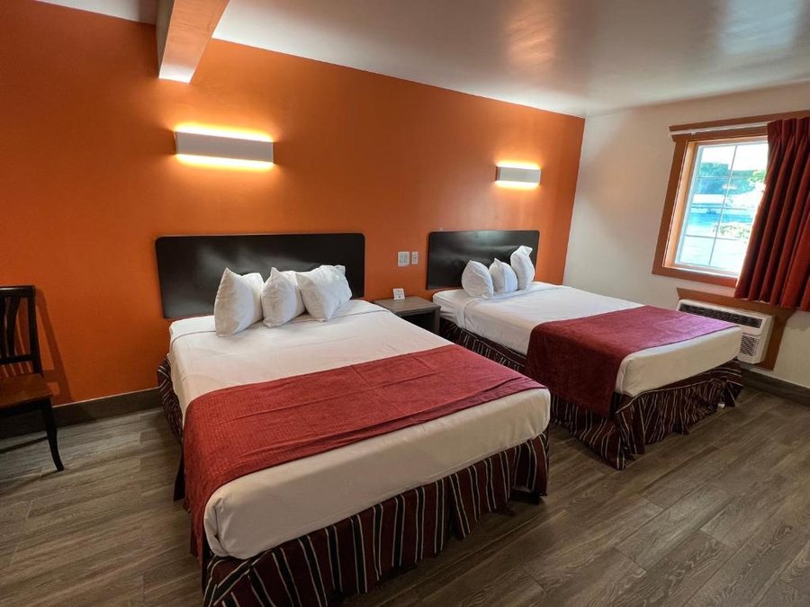 Colonel Williams Lake George Motel and Resort — Guest room