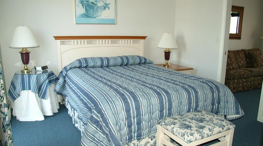Colonial Acres Resort — Guest room