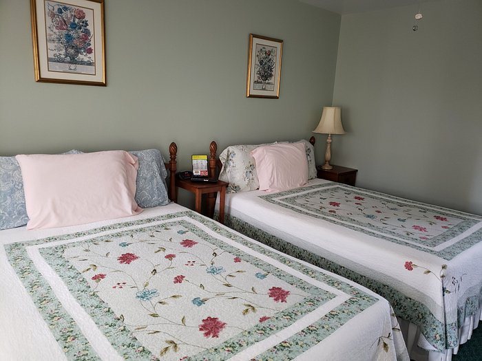 Colonial House Inn — Guest room