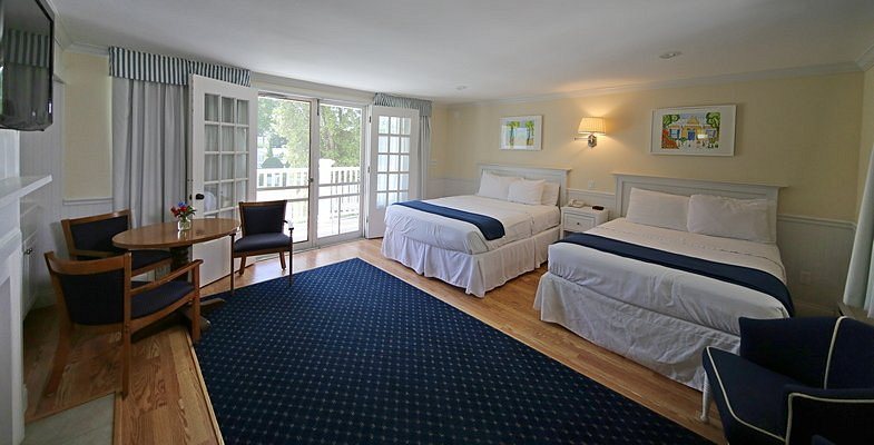 Colonial Inn — Guest room