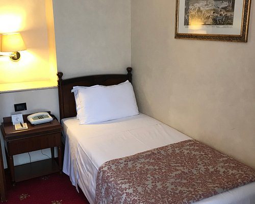 Colonna Palace Hotel — Guest room