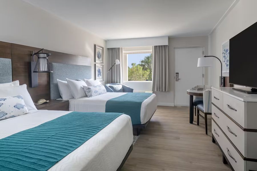 Colony Inn — Guest room