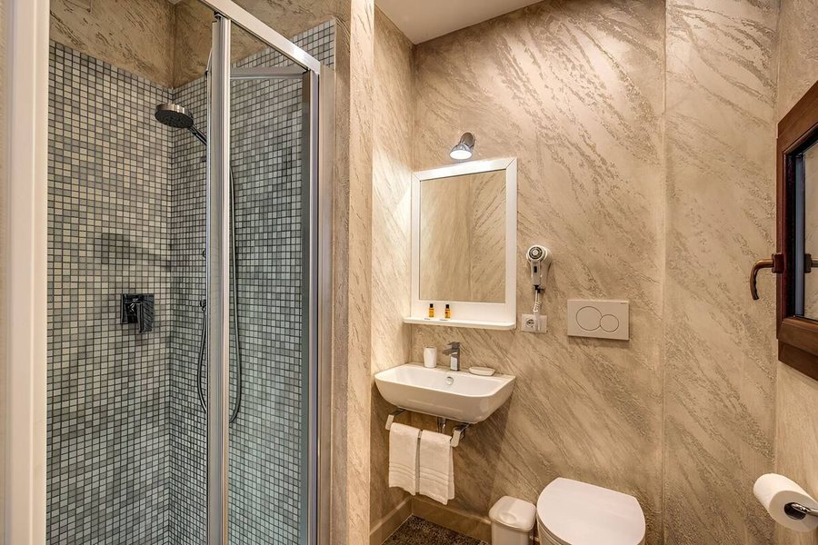 Colosseo Panoramic Rooms — Bathroom