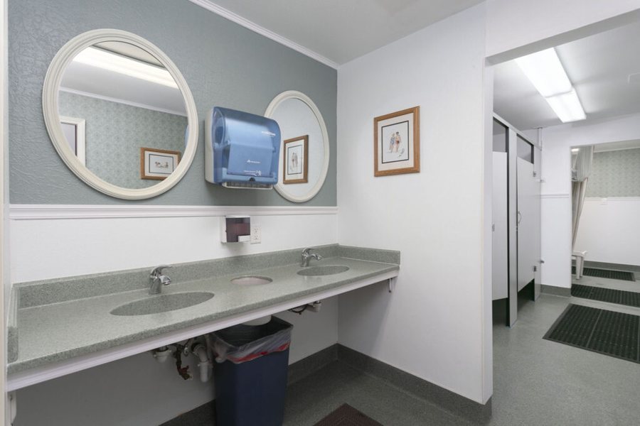 Columbia Riverfront RV Park — Bathroom