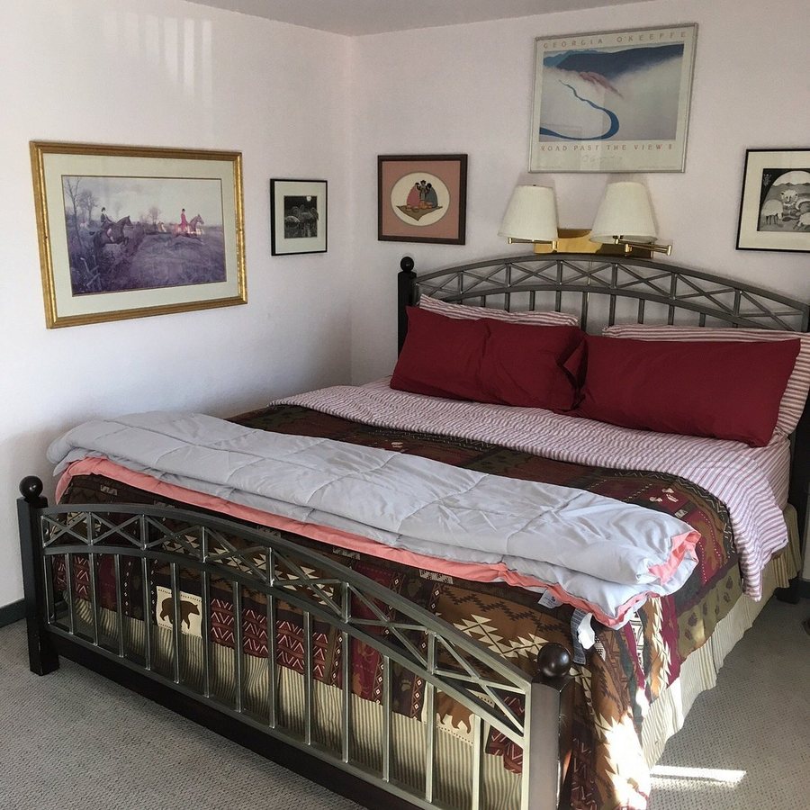 Columbine Inn — Guest room