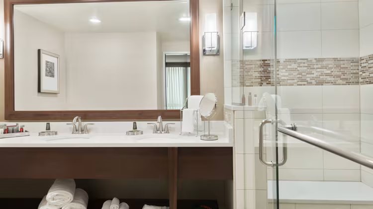 Columbus Airport Marriott — Bathroom
