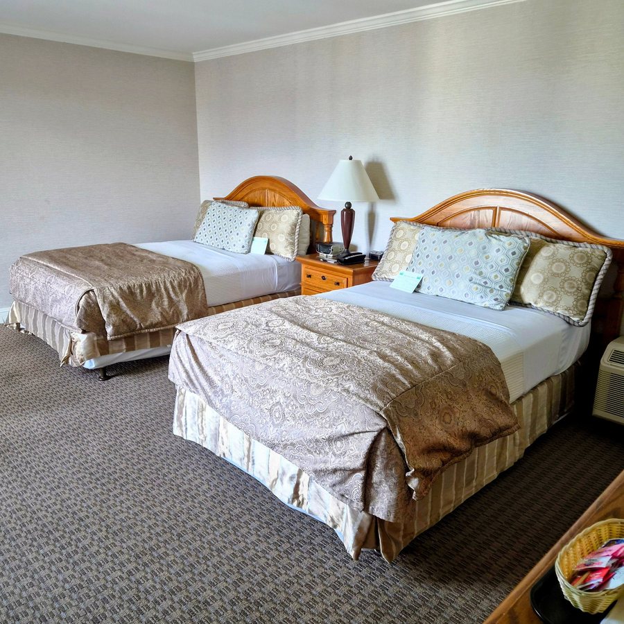 Columbus Motor Inn — Guest room