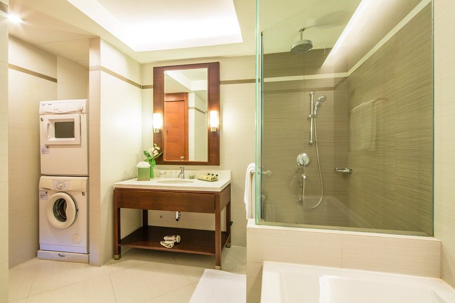 Column Bangkok Hotel — Bathroom