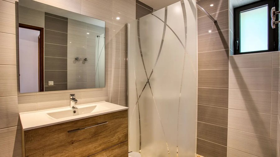 Combas Village de Gites — Bathroom