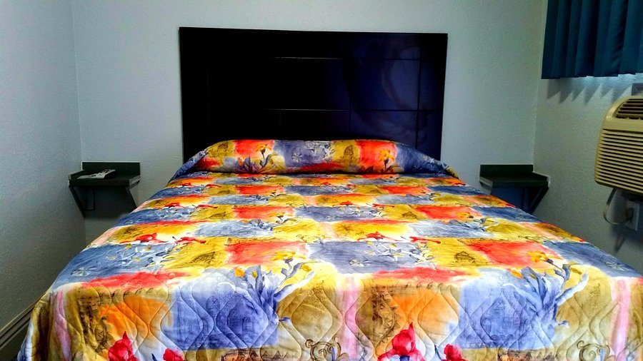 Comet Motel Los Angeles California — Guest room