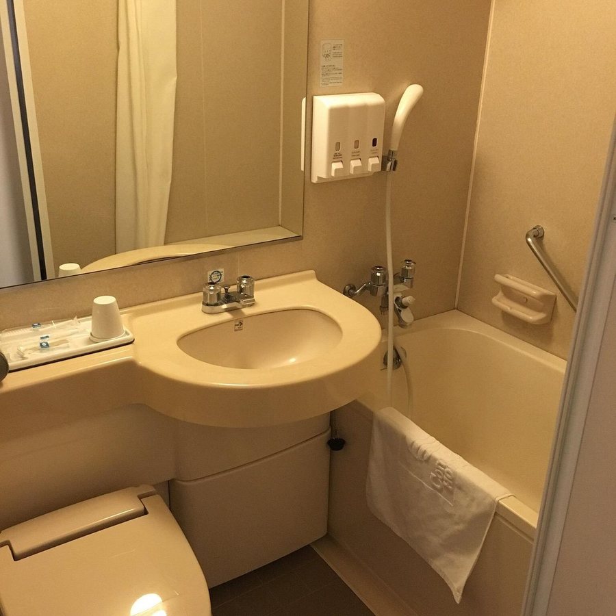 Comfort Hotel Kyoto Horikawagojo — Bathroom