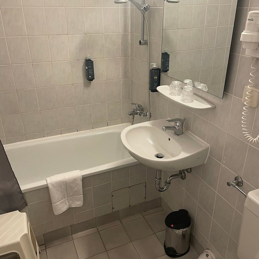 Comfort Hotel Lichtenberg — Bathroom