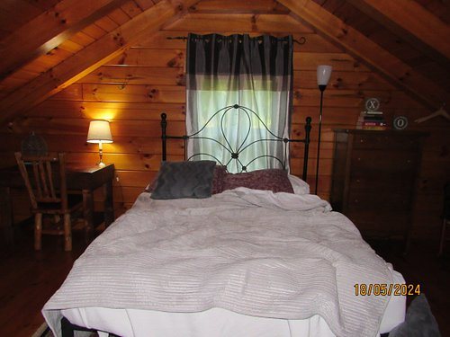 Comfort in the Woods Cabins — Guest room