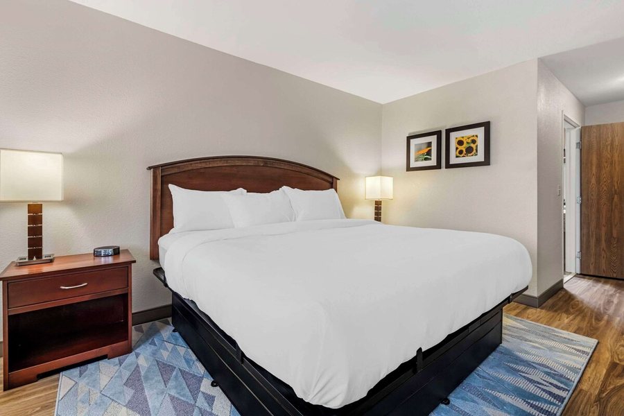 Comfort Inn — Guest room