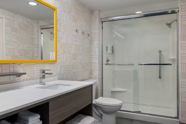 Comfort Inn Altoona Des Moines — Bathroom