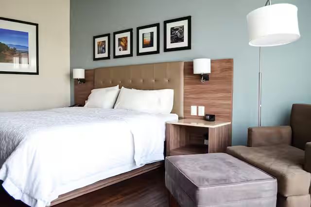 Comfort Inn and Suites Durango — Guest room
