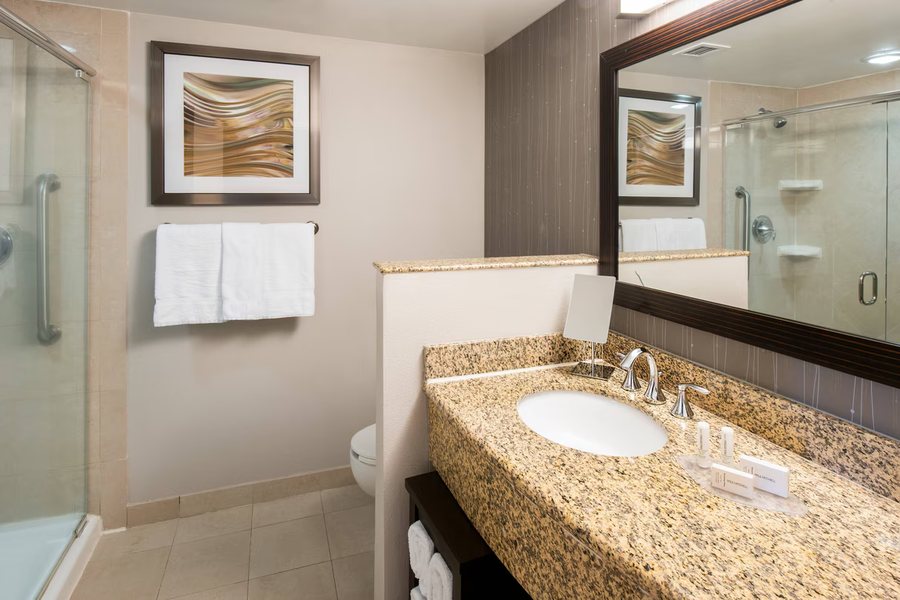 Comfort Inn And Suites Jacksonville Orange Park — Bathroom