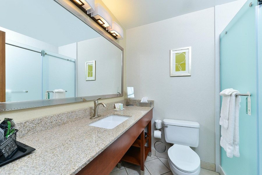 Comfort Inn at Buffalo Bill Village Resort — Bathroom