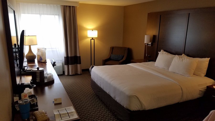 Comfort Inn at Buffalo Bill Village Resort — Guest room