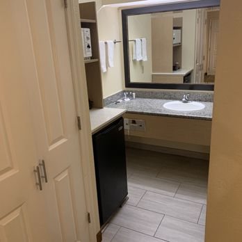 Comfort Inn Beach Boardwalk Area — Bathroom