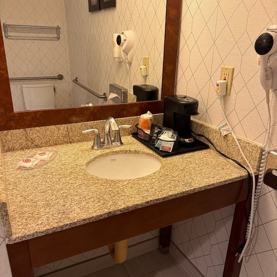 Comfort Inn by the Bay — Bathroom