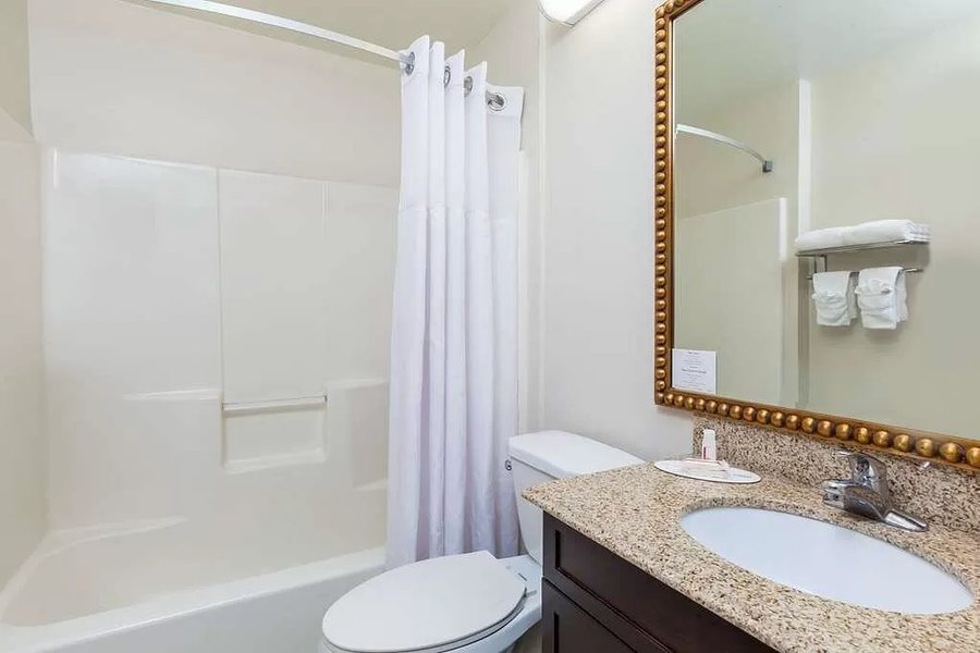 Comfort Inn Camp Verde I 17 Exit 287 Arizona 260 — Bathroom