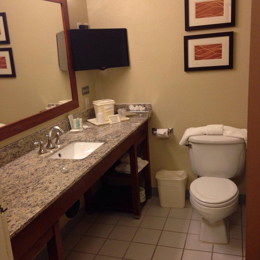 Comfort Inn Central University South — Bathroom