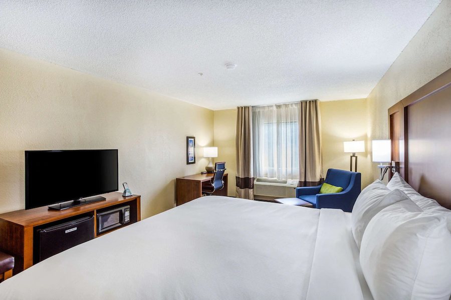 Comfort Inn Charleston WV — Guest room