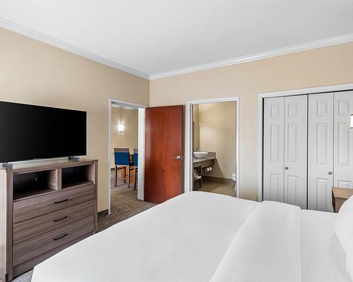 Comfort Inn Corsicana East — Guest room