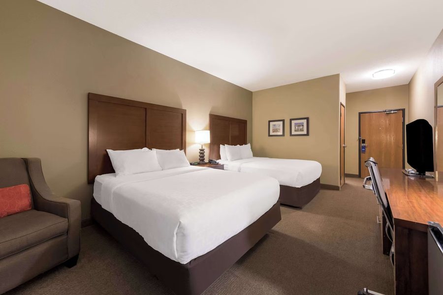 Comfort Inn East — Guest room
