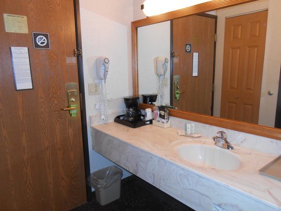 Comfort Inn Fond Du Lac — Bathroom