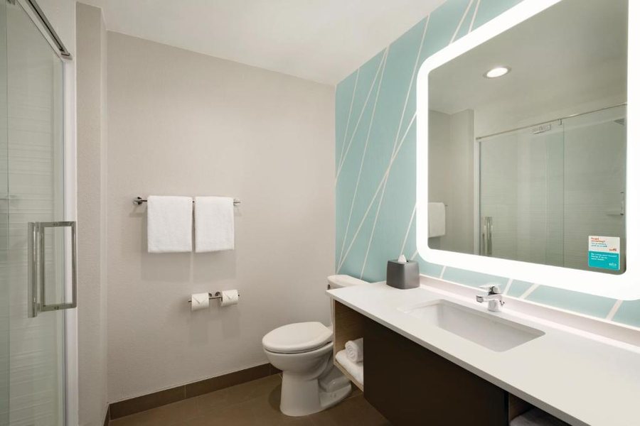 Comfort Inn Fort Mill Amusement Park at Carowinds Blvd — Bathroom