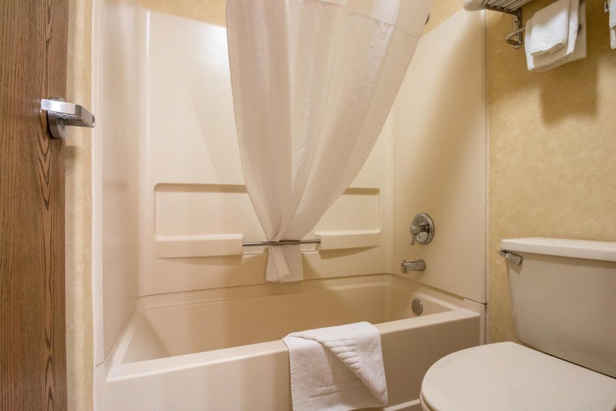 Comfort Inn Green River National Park Area — Bathroom