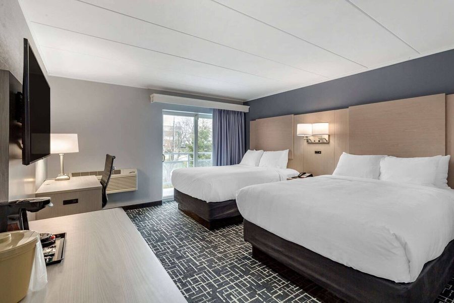 Comfort Inn — Guest room