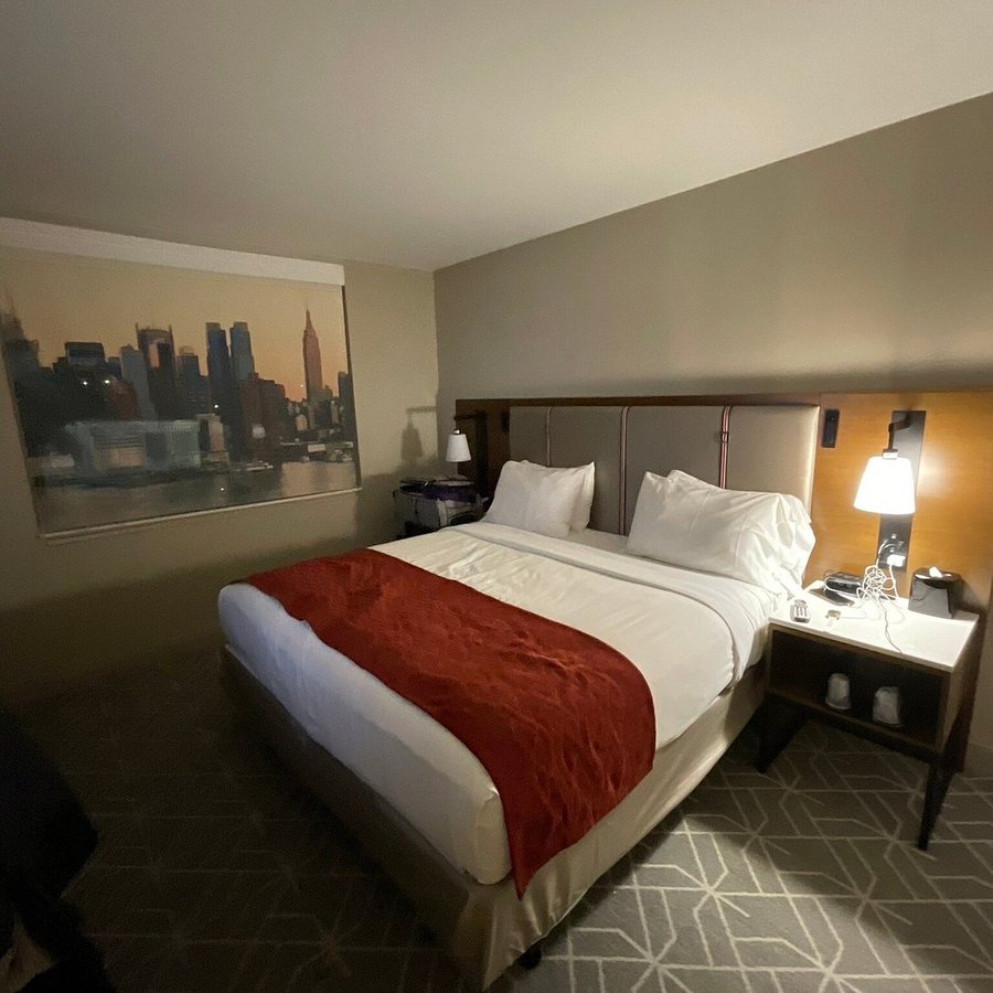 Comfort Inn JFK Airport — Guest room