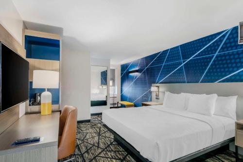 Comfort Inn — Guest room