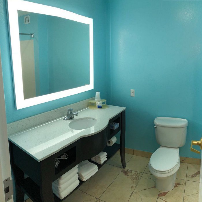 Comfort Inn Kissimmee Lake Buena Vista South — Bathroom