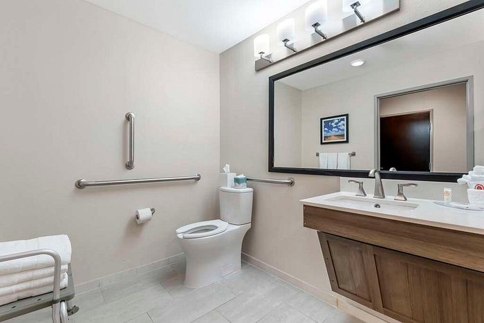 Comfort Inn Las Vegas New Mexico — Bathroom