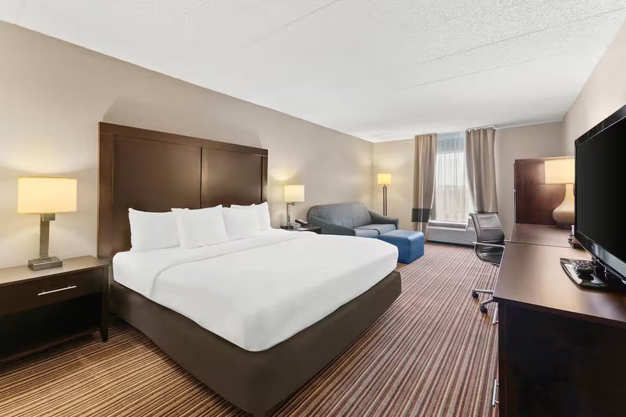 Comfort Inn Lehigh Valley West — Guest room