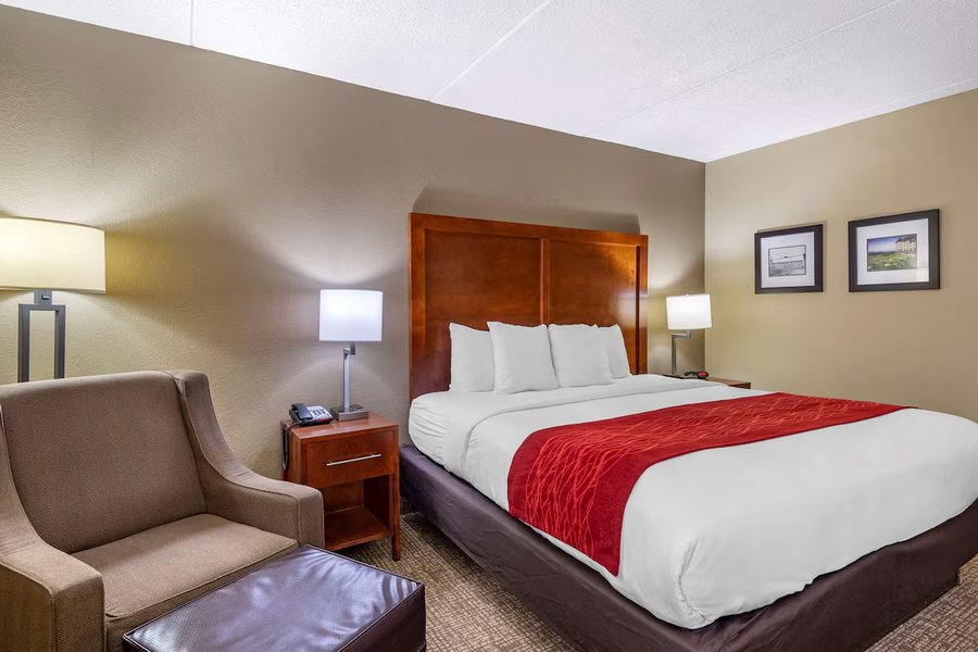 Comfort Inn Matthews Charlotte — Guest room
