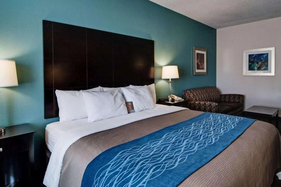 Comfort Inn Mount Airy — Guest room