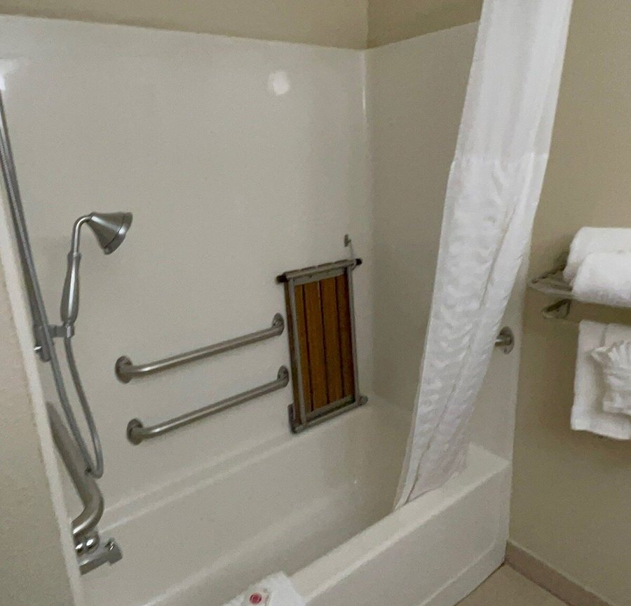 Comfort Inn Oklahoma City South I 240 — Bathroom