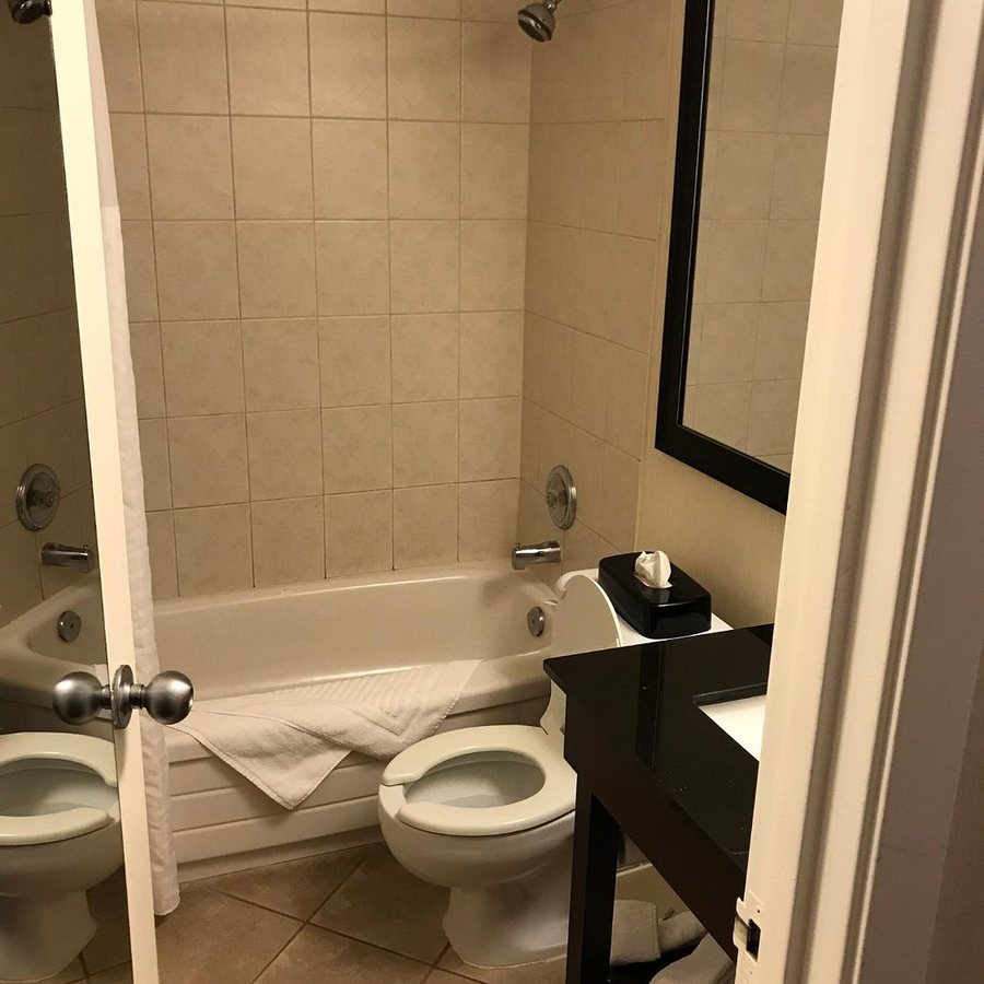 Comfort Inn — Bathroom