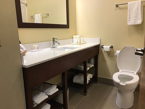 Comfort Inn — Bathroom