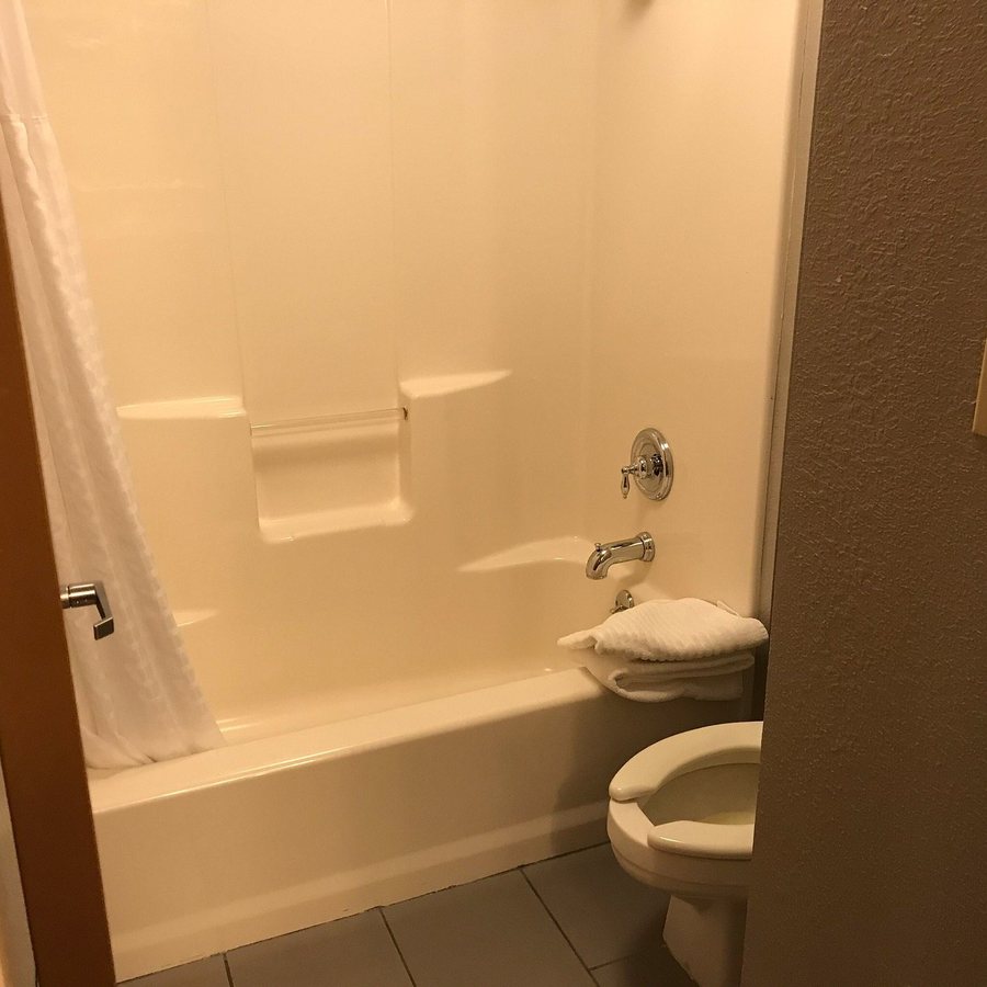 Comfort Inn South Springfield — Bathroom
