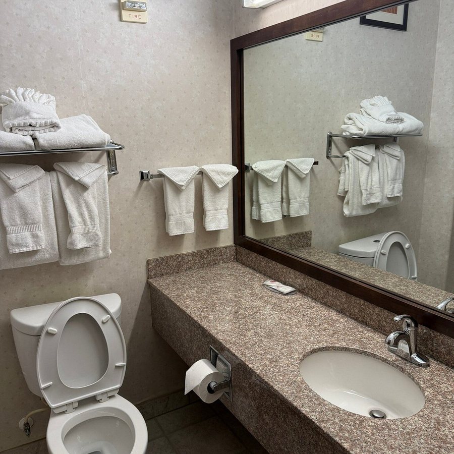Comfort Inn Sterling Colorado — Bathroom
