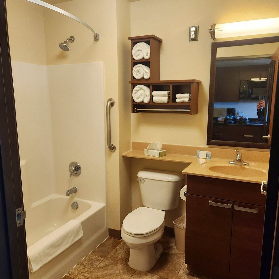 Comfort Inn Suites Amarillo West near Medical Center — Bathroom