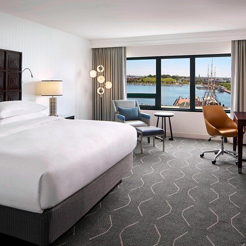 Comfort Inn Suites Baltimore Inner Harbor — Guest room